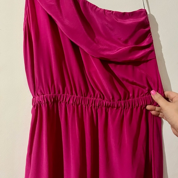 NWT Postella One Shoulder Dress in Vibrant Pink 100% Silk - Picture 3 of 4
